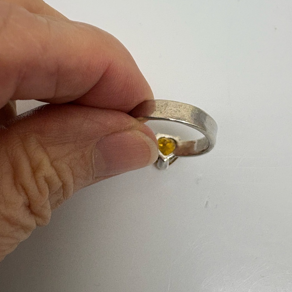 Artisan Mandarin Garnet Heart Shaped Silver Ring - Picture 6 of 8